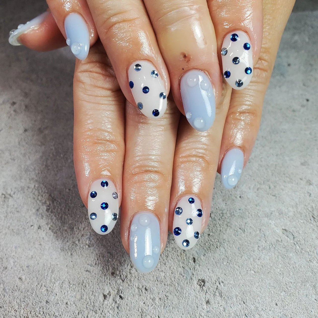 Luxury Nail | #ニュアンスネイル #左右非対称ネイル #透明感