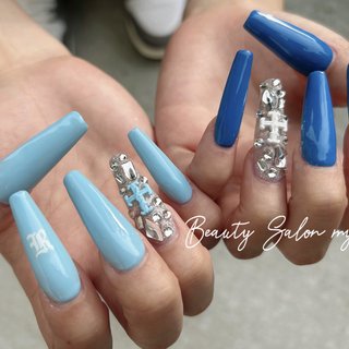 #ロングスカルプ #ロングネイル #ロング派手ネイル #青ネイルデザイン #水色ネイル #キラキラネイル #シンプルネイル #夏ネイル #夏 #梅雨 #海 #リゾート #ハンド #シンプル #ビジュー #ラメ #ワンカラー #キラキラ #スーパーロング #スクエア #水色 #ブルー #シルバー #スカルプチュア #お客様 #Beauty Salon myu #ネイルブック