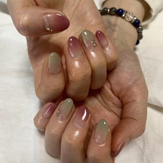 グラデーション＋色変え＋ビジュー追加menu* 
#ハンドネイル#ネイルデザイン #豊橋 #豊橋ネイル #豊橋ネイルサロン #豊川 #豊川ネイル #浜松ネイル#愛知ネイル#田原ネイル #ニュアンスネイル #ニュアンス#オトナネイル #大人上品ネイル #春ネイルデザイン#夏#夏ネイル#梅雨#梅雨ネイル#シェル#パープル#艶#大理石#大理石ネイル#成人式#チップ#前撮り#ニュアンス#ニュアンスネイル#ボルドー#赤#ブラウン#スクエア#スクエアネイル#ひょう柄 #ヒョウ柄ネイル #レオパード #レオパードネイル #うめつくしネイル #秋#秋ネイル#レオパード#ひょう柄ネイル#冬#冬ネイル#マグネット #マグネットネイル #べっこう #べっこうネイル#べっ甲#春#春ネイル#乳白色ネイル #白#ミラー#ミラーネイル#入学式ネイル#卒業式ネイル#卒園式ネイル#白#オフホワイト#オフホワイトネイル#フット#フットネイル#夏フット#秋#秋ネイル#秋カラーネイル#べっ甲#べっ甲ネイル#ボルドー#ボルドーネイル#赤#カフェラテネイル #ツイード#大人ツイード#ビビッド #バレンタイン #バレンタインネイル#ハート#ハートネイル#ベイビーブーマーネイル #ベイビーブーマー #オトナネイル #大人上品ネイル #ツイードネイル#くすみカラー #くすみカラーネイル #韓国ネイル #ワンホン #ワンホンネイル #ぷっくりネイル#オーロラ #オーロラネイル#ぽこぽこネイル #うるうるネイル#個性派#個性派ネイル#大人かわいいネイル #大人可愛い #大人ネイル #淡色女子 #ワンホン#ワンホンネイル#淡色#淡色ネイル #ちゅるりんネイル #ちゅるんネイル #ちゅるんカラー #うるつやネイル #うる艶ネイル #シェル#シェルネイル#アニマル柄ネイル #アニマル柄 #6月ネイル#7月ネイル #最新ネイル #夏 #梅雨 #七夕 #オフィス #ハンド #シンプル #グラデーション #ビジュー #アンティーク #ちゅるん #ミディアム #ラウンド #ピンク #グレージュ #グレー #ジェルネイル #お客様 #AR BY NAIL #ネイルブック