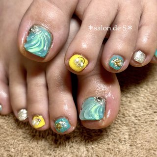 #夏 #ジェルネイル #マーメイドネイル #フット #夏 #旅行 #梅雨 #海 #フット #パール #スターフィッシュ #マーメイド #マット #オーロラ #ミディアム #スクエアオフ #イエロー #ターコイズ #シルバー #ジェルネイル #お客様 #salondes #ネイルブック