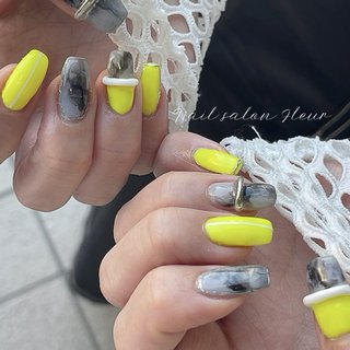  #ライブ #ハンド #ミディアム #スクエア #イエロー #グレー #ネオンカラー #お客様 #Nail Fleur_Maki.Futsuki #ネイルブック