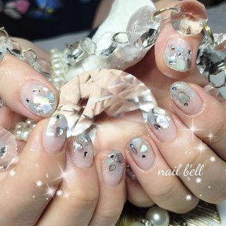 シェルグラデーションネイル🐚‎🤍☆*。,*.ﾟ𓈒𓈒 おまかせネイルDコース￥15000 
⁡ ⁡⁡
◆・💅・👣・👳‍♀️・🔮・◆＞＞＞@nail_bell_

⁡
／ジェルネイル、アート5本￥6500
／ネイルチップ、アート10本￥10000
／痩身ips泡パック、手、足、顔￥2000
／ロミロミ＆ホットストーン90分￥10000
／手相鑑定、タロット占い10分￥1000

⁡⁡
Google検索 ／ 占いができるネイルサロン「ネイルベル」 でお調べください #夏 #梅雨 #七夕 #海 #ハンド #グラデーション #ビジュー #ラメ #シェル #キラキラ #ミディアム #オーバル #ホワイト #シルバー #ジェルネイル #お客様 #iromikke×Nailbookデザインコンテスト #さいとうりな #ネイルブック