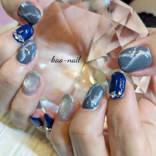 ★Instagram→kao_nail_ 
　#大理石模様ネイル　#マグネットジェルネイル　#ビジューネイル #夏 #梅雨 #オフィス #ハンド #ビジュー #大理石 #マグネット #キラキラ #ショート #ラウンド #ネイビー #グレー #シルバー #ジェルネイル #お客様 #kao-nail #ネイルブック