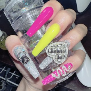 #セルフネイル #マイネイルチェンジ #背景なんとかならんのかい#ネオンカラー #ギャル #オールシーズン #ハンド #ラメ #ロング #スクエア #シルバー #ネオンカラー #スカルプチュア #セルフネイル #ayachance69 #ネイルブック