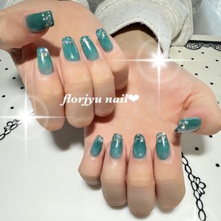 ジャスミンカラーnail❤︎ #旅行 #海 #リゾート #ハンド #ホログラム #ワンカラー #キラキラ #シアー #ロング #スクエア #グリーン #シルバー #ジェルネイル #お客様 #florjyu #ネイルブック