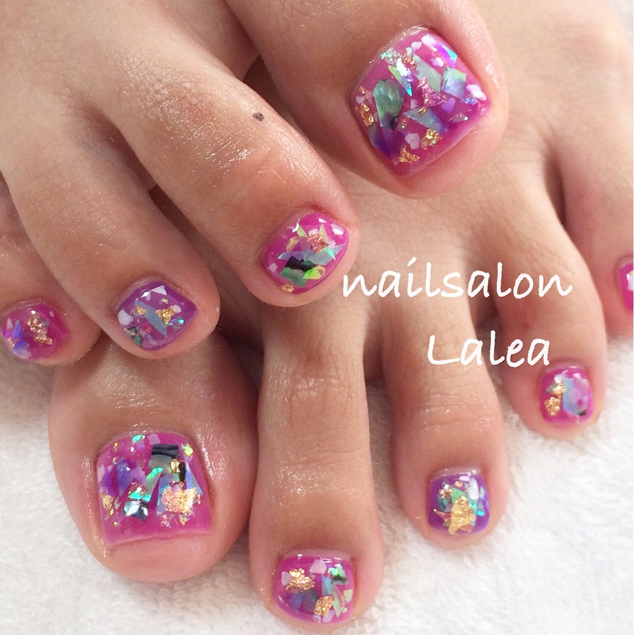 夏 秋 海 フット ホログラム Nailsalonlalea Nooknailのネイルデザイン No ネイルブック