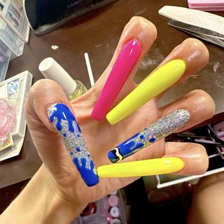 #セルフネイル #マイネイルチェンジ #スプラトゥーンネイル #右手も頑張る予定 #オールシーズン #ハンド #ラメ #ロング #スクエア #シルバー #ネオンカラー #スカルプチュア #セルフネイル #ayachance69 #ネイルブック