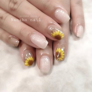 #向日葵ネイル 🌻 #大阪ネイルサロン #八尾市ネイルサロン #nanaho☆nail #久宝寺口 #40代ネイル #50代ネイル
#ネイル #ジェルネイル #大人上品ネイル
#大人可愛い #大人春夏ネイル #2024春夏ネイル保存版 #オフィスネイル #梅雨ネイル #夏ネイル2024
#ミラーネイルデザイン #ラメネイルデザイン 

＿＿＿＿＿＿＿＿＿＿＿＿＿＿＿＿＿＿＿＿＿＿＿＿
Nanaho☆nail(ナナホネイル)
大阪府八尾市/自宅サロン

➺(近鉄大阪線)｢鶴橋｣から15分🚃
➺｢久宝寺口｣より徒歩8分👣
営業時間/10:00~18:00
日祝及び不定休

 ✏︎https://nailbook.jp/nail-salon/17924/reservation/
 ✏︎LINE ID:nanaho.nail
 ✏︎Instagram:nanahonail #夏 #ハンド #ひまわり #ショート #スクエア #ベージュ #イエロー #ジェルネイル #お客様 #Nanaho☆nail(大阪府八尾市) #ネイルブック