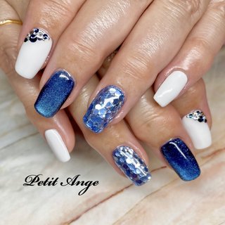 くすみブルーマグネット シェル埋めつくしニュアンスネイル 夏 韓国 塗りかけ 白 くすみブルーマグネット シェル埋めつくしニュアンスネイル 夏