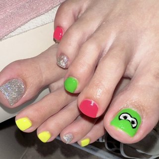 #セルフネイル #ハンド #フット #スプラトゥーンネイル #夏 #フット #ラメ #アイシング #ショート #スクエア #シルバー #ネオンカラー #ジェルネイル #セルフネイル #ayachance69 #ネイルブック