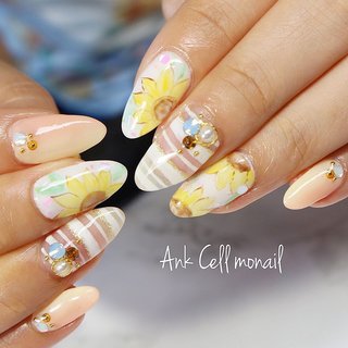 向日葵×クリアボーダー グラデーション♡
 施術時間 オフあり2h
.
.
#AnkCellmonail#アンクセルモナイル
#monail#もないる
#福井ネイル#福井ネイルサロン
#ケア#ジェル#スカルプ#フットジェル
#カメレオンジェル#カメレオンネイル
#ネイル#アートし放題#深爪矯正
#JAPAN#福井県#福井市
#ネイルデザイン#ネイルプラス
#nail#nails#gelnail#nailsalon#footnail
#maogel#maogel導入サロン#maogel導入サロン福井 #夏 #リゾート #ハンド #グラデーション #フラワー #ボーダー #ミディアム #ホワイト #オレンジ #イエロー #ジェルネイル #お客様 #MONNAL& / yurika 前田百合香 #ネイルブック
