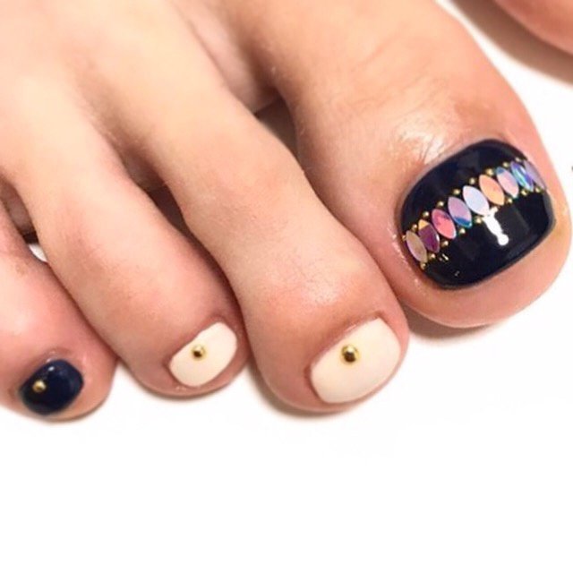 オールシーズン フット ホログラム ベージュ ネイビー Sunshineのネイルデザイン No ネイルブック