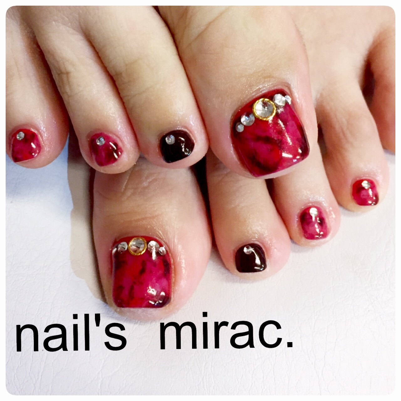 フット ワンカラー 大理石 レッド ボルドー Nail Smirac 林 智子のネイルデザイン No ネイルブック