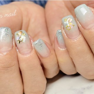 ミルキーグラデーションのネイルデザイン｜ネイルブック 