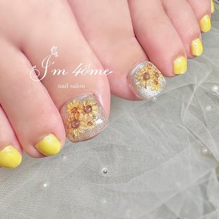 ぷっくり向日葵🌻 人気です🥰✨
他のサロン様とかにも沢山真似していただいたりタグ付きしていただいたりして嬉しいです🌻
いつもありがとうございます😊💕

#ぷっくり向日葵ネイル#ぷっくりひまわりネイル#shanail#夏ネイル #鈴鹿市ネイルサロン 　#三重県ネイルサロン #津市ネイルサロン　#亀山ネイルサロン #河芸ネイルサロン　#ネイルブック掲載 #im4ome #nailbook_fan #夏 #フット #ひまわり #ぷっくり #ミディアム #スクエア #イエロー #ジェルネイル #お客様 #hitomi #ネイルブック