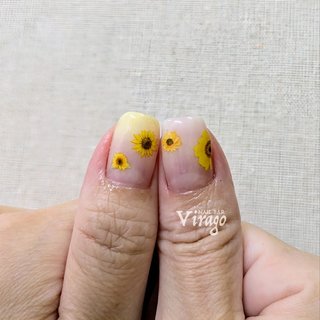 My nail シアーホワイトとパステルイエローのグラデーション
夏恒例のひまわりシールです🌻

https://nailbarvirago.jimdo.com/

#nailbarvirago #大分市ネイルサロン #大分ネイルサロン #nail #ネイルケア #ハンドケア #フットケア #大分市 #わさだタウン近く #プライベートサロン #アラフィフネイリスト #テンション低めのネイリスト #ジェルネイル #爪が薄くならない #リクライニングソファ #大分市上宗方 #上宗方 #夏ネイル #ひまわりネイル #夏 #旅行 #リゾート #浴衣 #ハンド #グラデーション #フラワー #ひまわり #ミディアム #スクエア #ホワイト #クリア #イエロー #ジェルネイル #セルフネイル #nail_bar_virago #ネイルブック