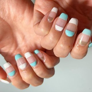 長さだし10本＆アートし放題✨ 
先日までのmy nailです🫧

#nail #nailsalon #横浜ネイルサロン　#ネイル　#長さだし　#長さ出し #長さ出しネイル #アートし放題 #minimo #長さだしネイル #nail_fancy_fang #夏 #ハンド #変形フレンチ #ボーダー #ミディアム #コフィン #ホワイト #水色 #ジェルネイル #セルフネイル #nail_fancy_fang #ネイルブック