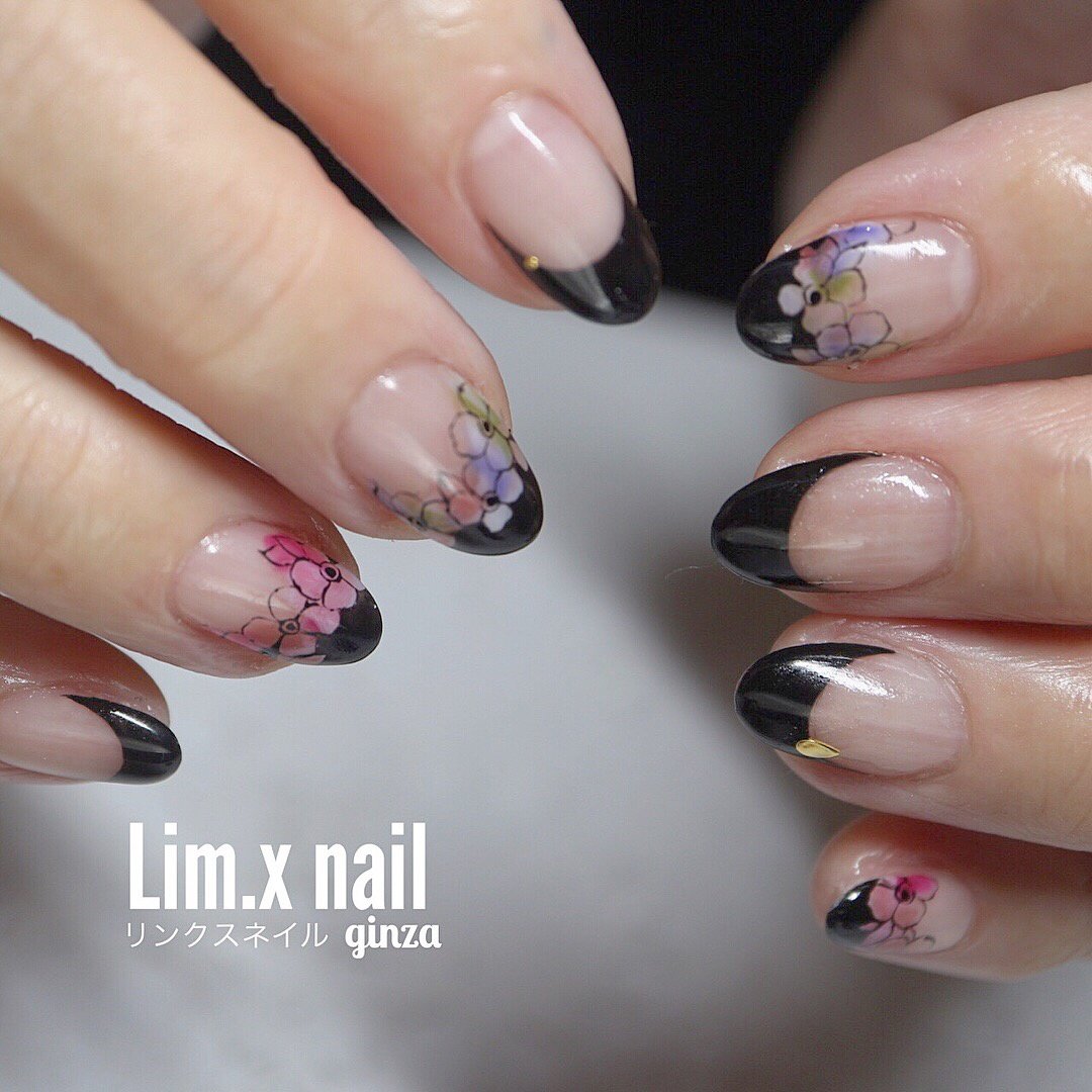 フレンチ フラワー ブラック カラフル ジェル Lim X Nail リンクスネイル のネイルデザイン No ネイルブック