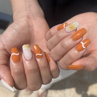 夏のぷっくりフラワー🌼 
予約方法
・@eim_eye.nail　からDM
・ホットペッパーからネット予約
⁡・tel:070‐8556‐6334

お名前、ご連絡先、ご希望メニュー、日時を記載の上ご連絡お願いいたします。

eim eye&nail
京都府八幡市八幡小松2－14
‭無料駐車場3台あり
無料駐輪場店前にあり

完全予約制
ネイル:9:00～17:00 (日祝休み)
アイラッシュ:9:00～20：00 (不定休)
※20時以降はお問合せ下さい

#ネイルサロン#八幡市ネイルサロン#nail#八幡ネイル#初夏ネイル#夏ネイル#フレンチ#フレンチネイル#ワンカラー#ネイリストさんと繋がりたい#ニュアンスネイル#大人可愛いネイル#大人綺麗ネイル#手が綺麗に見えるネイル#樟葉ネイルサロン#松井山手ネイルサロン#京都ネイルサロン#京田辺ネイルサロン#ネイルサロン京都#枚方ネイルサロン#フットネイル#フットネイル#トレンドネイル#マグネットネイル#オーロラネイル#ミラーネイル#メタリックネイル#シェルネイル#パールネイル#ぷっくりフラワー #手が綺麗に見えるネイル #夏 #海 #デート #ハンド #フラワー #ぷっくり #ロング #スクエア #ホワイト #オレンジ #イエロー #ジェルネイル #お客様 #eim_eye.nail #ネイルブック