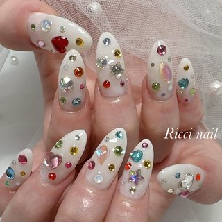 ネイルチップ 宝石ネイル ビジューネイル 夏ネイル 宝石箱ネイル 宝石箱ネイル✨⠀ ⠀ デザインイメージはお伝え頂いて
