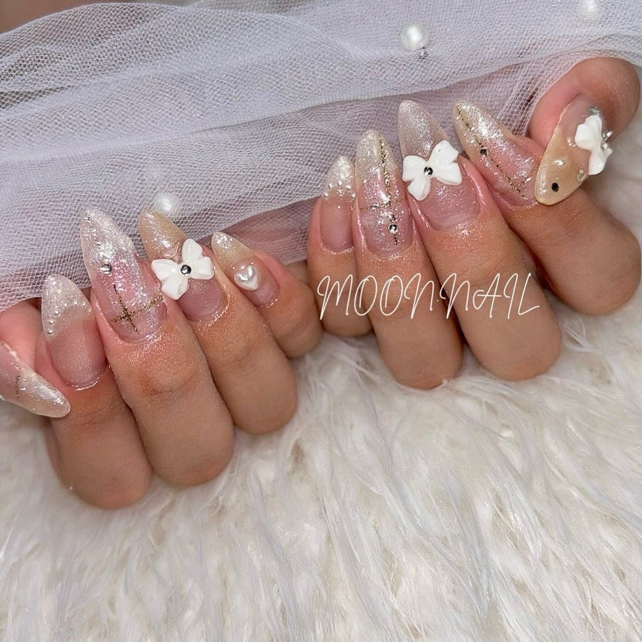 【オーダー】ネイルチップ　ワンホン　韓国　キラキラ　リボン　ホワイト　ワンカラー リボン/キラキラ/ワンホン/韓国/ホワイト - MOON.NAILのネイルデザイン