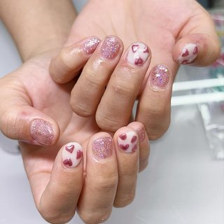 🩷ハートネイル×ピンクラメ🩷 
ガーリーで可愛い🥰

持ち込みデザインです🫧

#持ち込みデザイン #アートし放題 #ネイル　#nails #yokohama #nail_fancy_fang #横浜ネイルサロン　#ハート　#キラキラ #ピンク　#ラメ　#ミラー　#ミラーアート #ハートネイル #オールシーズン #バレンタイン #女子会 #ハンド #ラメ #キラキラ #ショート #ラウンド #ホワイト #ピンク #ジェルネイル #お客様 #nail_fancy_fang #ネイルブック