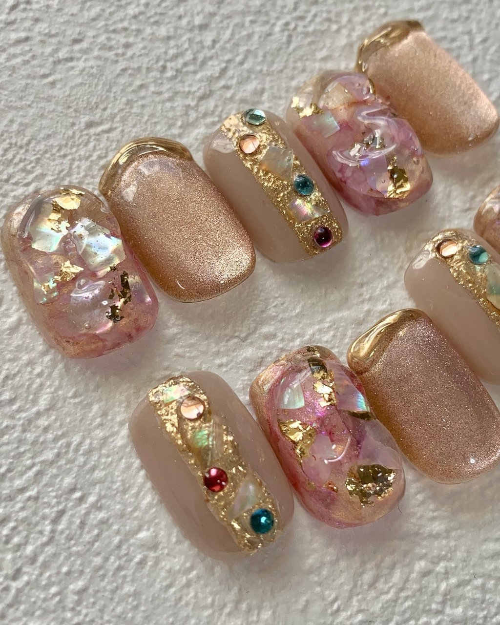 ビジュー/オーロラ/ちゅるん/ぷっくり/韓国 - Lillillyのネイル  