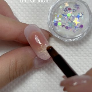 pr💅 .
ネイルブックさんの
【Lame Bliss Summer Glow set】
商材 auraとLame BlissのDREAM RIGHT
こちら2つを使いアートしました💅🩷

auraはラメ感が繊細でどんなシーンでも
使えるカラーでした✨
塗ってみるとそんなに派手な色ではないので
仕事でネイルが厳しいからちょっとだけ塗りたい！
アートにさりげなくつかいたい！など
幅広く使えるカラーでした⭕️

Lame BlissのDREAM RIGHTは
蝶々🦋に星✨に小粒のホロに
たくさん混ざっているのでこれ1つあれば
だいぶ可愛くなれるホロだと思います🤭
大きめのホロは最後しっかりトップコートで
包んであげてくださいね🫶

┈┈┈┈┈┈┈┈┈┈┈┈

𝒩𝒶𝒾𝓁 𝓈𝒶𝓁𝑜𝓃 ℛ𝒶𝓃𝒶𓂃◌𓈒𓏲
Nailistももこです🤍
ネイリスト歴9年/JNEC1級/JNA上級
大人かわいいをコンセプトにしております🎀
⁡
⁡
🔸20代〜60代の大人女子が通う
🔸あなただけのかわいいネイルを指先に
🔸プライベートサロン/フィルイン施術
🔸歴9年・JNEC1級・JNA上級
⁡
⁡
🔸名古屋・伏見駅6番出口より徒歩10分
🔸ご予約はLINEからのみになります
🔸ご予約方法は画像3枚目 or
🔸ハイライトの〖ご予約方法〗をご確認ください
@nail_salon.rana67

⁡
┈┈┈┈┈┈┈┈┈┈┈┈┈┈
⁡
⁡
#instagood#love#ootd#howto動画 
#ちゅるんネイル#うるつやネイル
#名古屋ネイルサロン#ネイルサロン名古屋
#ネイルチップ#ネイルチップ販売#夏ネイル
#ネイル動画#hpb_nail#nailbook_fan#nailtown
#マグネットネイル#秋ネイル#秋ネイル2024
#pr#lameblisssummerglow#ラメブリスサマーグロー#ネイルブックストア#ネイルブックプレゼントキャンペーン #オールシーズン #旅行 #浴衣 #ライブ #ハンド #オーロラ #ベージュ #ピンク #ゴールド #ran_nailistmomoko/名古屋伏見ネイルサロン/大人かわいいデザイン #ネイルブック