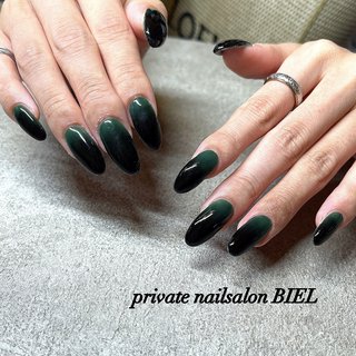 2025年】新着順｜グラデーション/グリーン/#黒ネイルのネイルデザイン