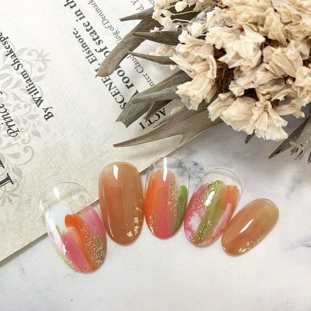 2024最新】シックに個性を主張するひとくせニュアンスネイル|人気