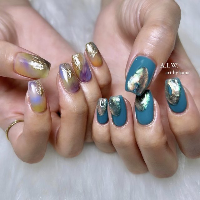 2024最新】シックに個性を主張するひとくせニュアンスネイル|人気