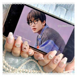 . 🎀snowman/深澤辰哉ネイル🎀
.
➡親指のネイルは前の投稿でup✨
.
.
いつもご指名ありがとうございます💜
#jnails19_design
.
.
.

♡ご予約/オーダーは
DM/LINEにて受付中♡

=====================================
【✾サロン予約】
➡@j.nails19
【✾ネイルチップオーダー】
➡@niconail.19
.
.
･*:｡✡*:ﾟ...東京/tokyo/新宿/代々木
詳細はDMへ
.
.
.
.
.

 ====================================
#ネイルチップ販売 #3Dネイル #痛ネイル#キャラネイル#手書きネイル#ジャニーズネイル #キャラクターネイル#東京ネイルサロン#わーーーージャニオタさんと繋がるお時間がまいりましたいっぱい繋がりましょ #ジャニヲタネイル#ジャニオタ#メンカラネイル
#Snowman#Snowmanネイル#深澤辰哉ネイル#岩本照ネイル#佐久間大介ネイル#宮舘涼太ネイル#阿部亮平ネイル#向井康二ネイル#目黒蓮ネイル#ラウールネイル#渡辺翔太ネイル#深澤辰哉#ふっか#ちいかわネイル#ハチワレ #ハチワレネイル#ツイードネイル #オールシーズン #ライブ #推し活 #ハンド #痛ネイル #3D #ツイード #ワンホン #ベージュ #ピンク #パステル #お客様 #j.nails19 #ネイルブック