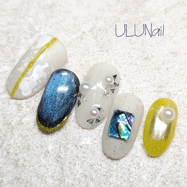 2024最新】シックに個性を主張するひとくせニュアンスネイル|人気