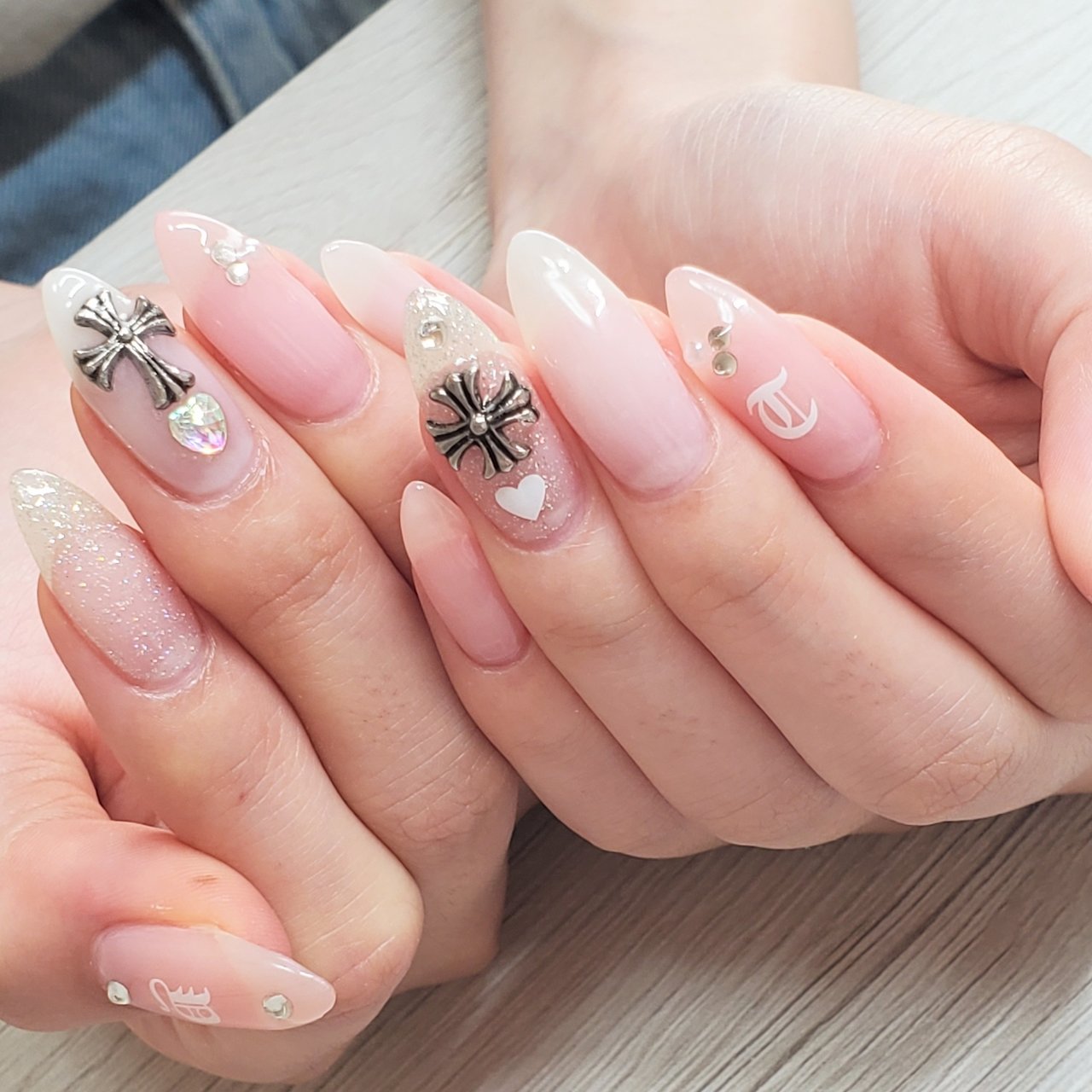 シンプル/ワンカラー/ホワイト/ピンク - Annaのネイルデザイン[No