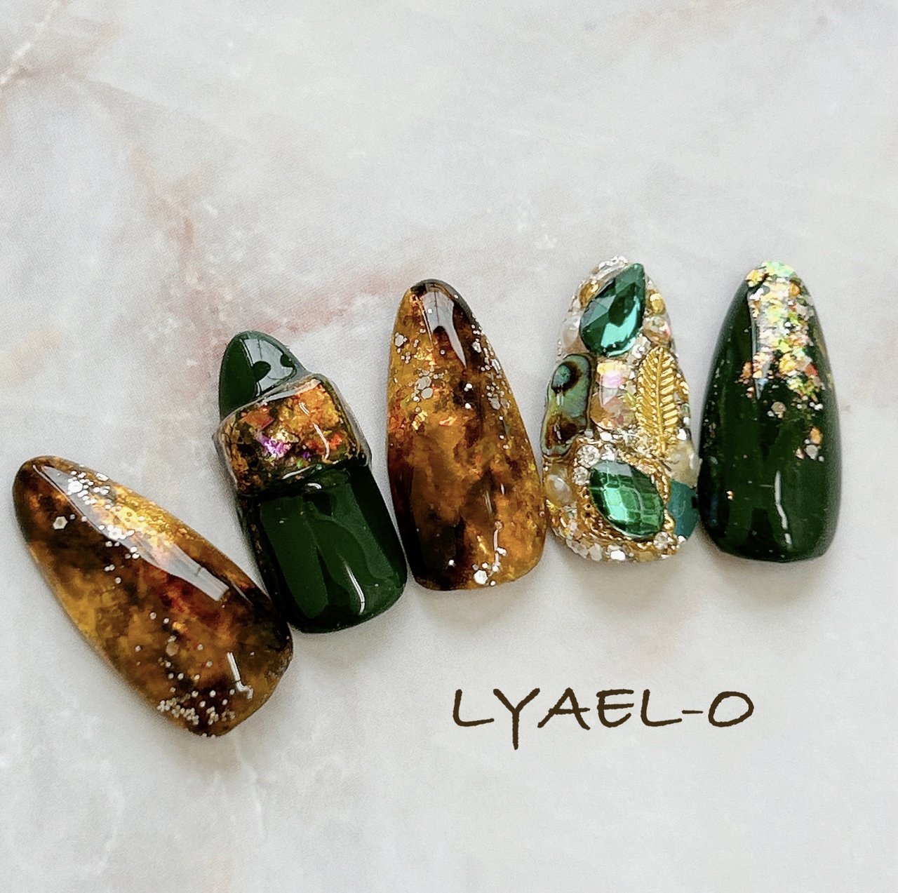 秋/ハンド/ビジュー/べっ甲/グリーン - nailsalon LYAEL-Oの