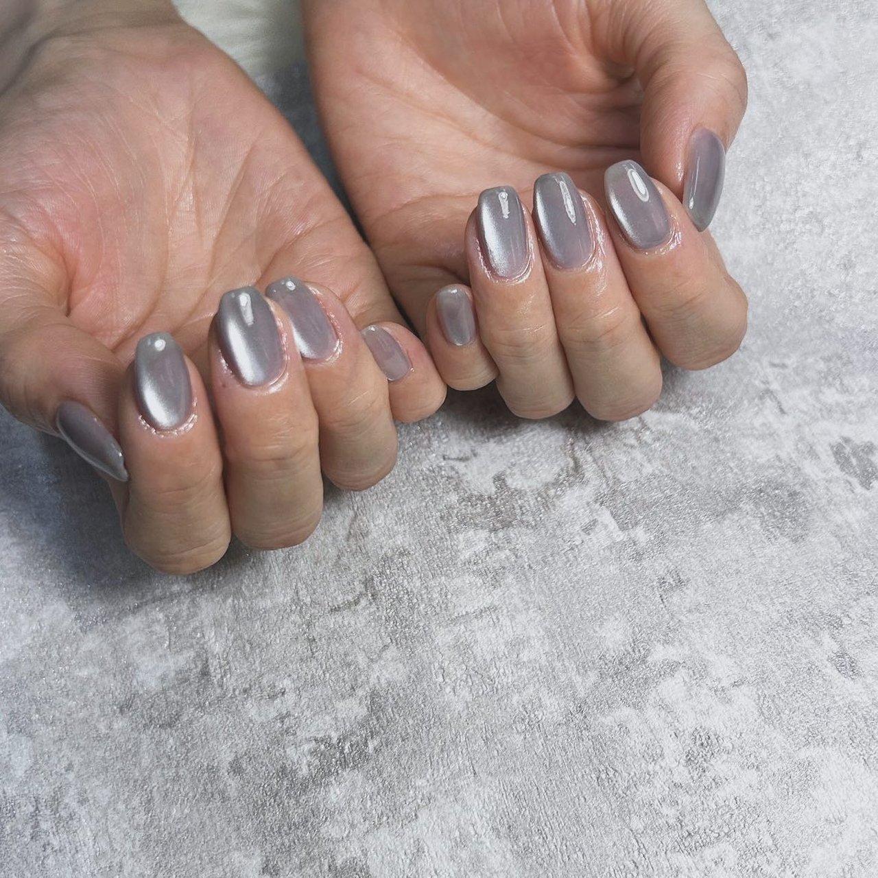 オフィス/マグネット/大人/ちゅるん/グレー - asumiのネイルデザイン