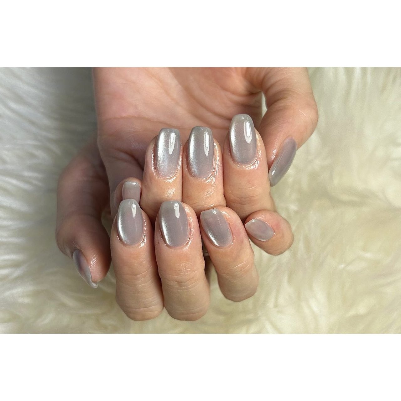 オフィス/マグネット/大人/ちゅるん/グレー - asumiのネイルデザイン