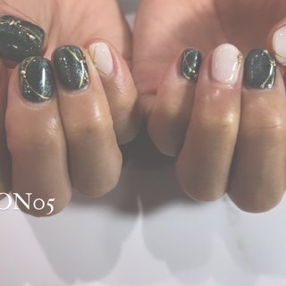 くすみカーキニュアンスゴールドネイル 砂ジェル ミラー 韓国 ちゅるん