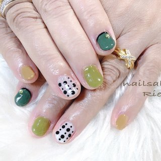 【315】オーダー❉マスタード 秋色 カーキ 大人可愛い ドットネイル 315】オーダー❉マスタード 秋色 カーキ 大人可愛い ドットネイル