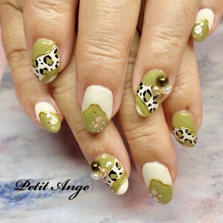 ホワイト(白)/ピスタチオのネイルデザイン｜ネイルブック 