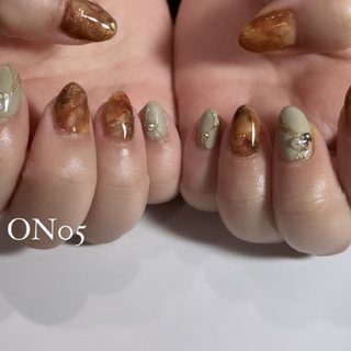 くすみカーキニュアンスゴールドネイル 砂ジェル ミラー 韓国 ちゅるん