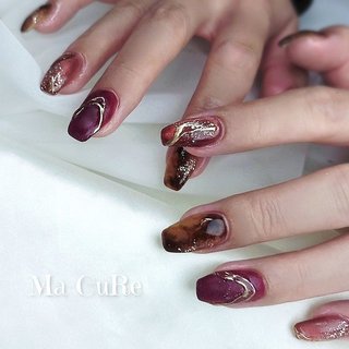 べっ甲祭り 
可愛すぎーなこっくり秋カラー×べっ甲

#べっ甲ネイル#ボルドーネイル#かっこいいネイル#インクネイル#奥行きネイル#ブラウンネイル#マグネットネイル#秋ネイル#10月ネイル#透け感ネイル#大人可愛いネイル #美甲彩繪 #美甲設計#nailart #naildesign #nailartist#三木市ネイルサロン#三木市ネイルマーキュア#三木市ネイル#小野市ネイル#加東市ネイル#三木市#加東市#神戸市西区 #秋 #パーティー #女子会 #ハンド #べっ甲 #マグネット #インクネイル #スクエア #イエロー #ボルドー #ブラウン #ジェルネイル #𝑴𝒂-𝑪𝒖𝑹𝒆（ﾏｰｷｭｱ） #ネイルブック