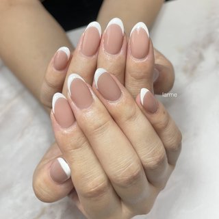 ベージュ(ヌーディー)/＃白フレンチのネイルデザイン｜ネイルブック 