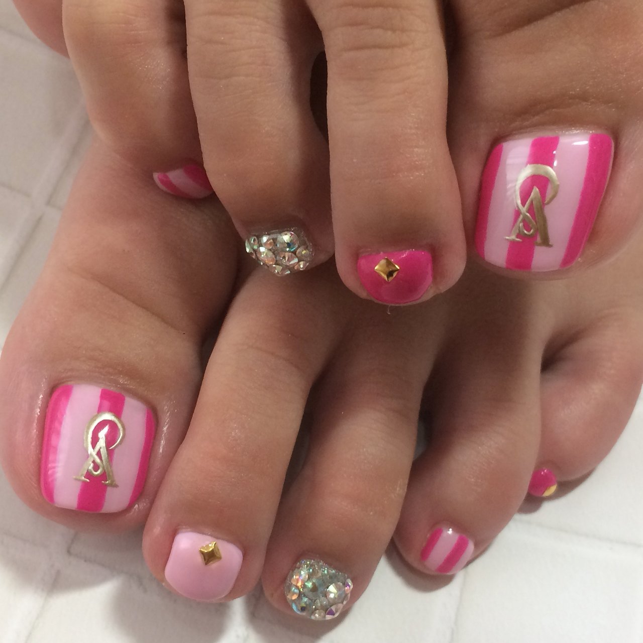 フット ブランド柄 ショート ピンク ジェル Nailsalon Athenaのネイルデザイン No ネイルブック