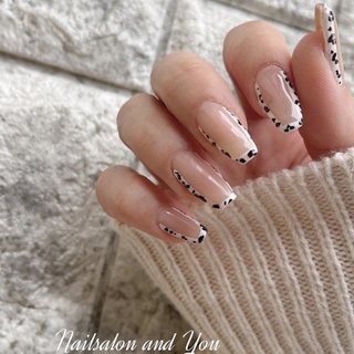 囲みフレンチのネイルデザイン｜ネイルブック 