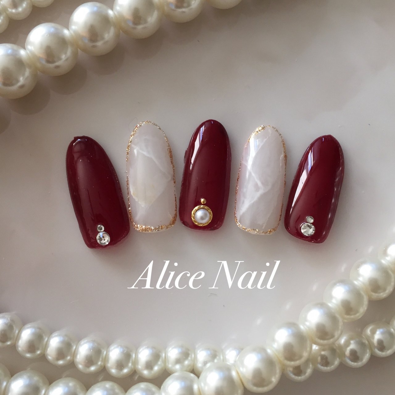 秋 ハンド 大理石 ホワイト レッド Alicenailのネイルデザイン No ネイルブック