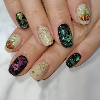 #ハロウィンネイル #お持込デザイン 
#手書きネイル 
#所沢ネイルサロン 
#亀裂補強 
#アートし放題 #秋 #ハロウィン #女子会 #ハンド #アニマル柄 #アイシング #大人 #キラキラ #個性派 #ミディアム #コフィン #ベージュ #ブラック #メタリック #ジェルネイル #お客様 #REVE #ネイルブック