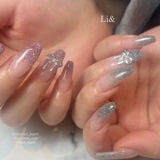 . 【ご予約コース】シンプルデザインコース
【メニュー名】フラッシュグラデーションネイル
【担当スタッフ】@monnal_kaori
.
ご来店ありがとうございます☺︎
.
.
.
━━━━━━━━━━━━━━━━━━━━
▫️爪にコンプレックスがある
▫️ネイルの持ちが悪い
▫️爪を丈夫に保ちたい
トラブル爪にも対応できるネイルサロン🐚
━━━━━━━━━━━━━━━━━━━━
ご予約はこちら↓

LINE ID @058rlgbk
LINEから24時間ネットご予約受付中です💌

 Li & リアンド
営業時間 9:30～18:00 (Lo.17:00) 
定休日 日曜日・祝日

https://kb-monail.shopinfo.jp/

住所　鯖江市有定町1丁目8-10 2F
西山公園近く⛲️
.
TEL 0778-25-1552
━━━━━━━━━━━━━━━━━━━━
#Li&#リアンド
#monail#もないる
#福井ネイル#福井ネイルサロン
#鯖江ネイル#鯖江ネイルサロン
#ケア#ジェル#スカルプ#フットジェル
#ネイル#アートし放題#深爪矯正福井
#パーフェクトフィルイン福井
#ベース一層残し福井#フィルイン福井
#Flash#フラッシュネイル#フラッシュグラデーションネイル#フラッシュグラデーション#きらきらネイル#ラメネイル#グラデーションネイル #グラデーション #ラメ #キラキラ #MONNAL& モナール アンドKAORI/福井市ネイル #ネイルブック