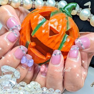綺麗め上品リボンネイル🎃🎀*･.∘ 定額制Dコース￥15000 #nailbook_fan #ピンクネイル #上品ネイル #綺麗めネイル 
◆・💅・👣・👳‍♀️・🔮・◆＞＞＞@nail_bell_

⁡
／ジェルネイル、アート5本￥6500
／ネイルチップ、アート10本￥10000
／痩身ips泡パック、手、足、顔￥2000
／ロミロミ＆ホットストーン90分￥10000
／手相鑑定、タロット占い10分￥1000⁡
⁡／デコボールペン￥1000、2本で￥1500

⁡⁡
Google検索 ／ 占いができるネイルサロン「ネイルベル」

⁡ #手が綺麗に見えるネイル #旅行 #ハロウィン #デート #ハンド #フレンチ #ビジュー #ラメ #リボン #韓国 #ショート #スクエア #ピンク #パステル #ジェルネイル #お客様 #異郷の爪塗り見習い×ネイルブックコラボ ネイルデザインコンテスト #さいとうりな #ネイルブック