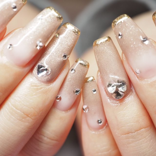 2024最新】短めからロングまで！秋にやりたいキラキラスカルプネイル